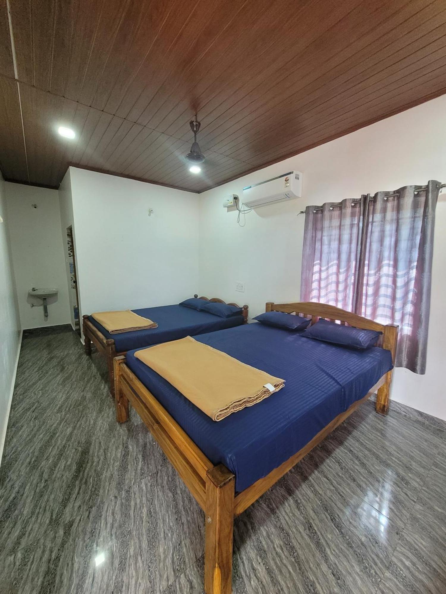Hotel Golden Sky à Gokarna  Extérieur photo